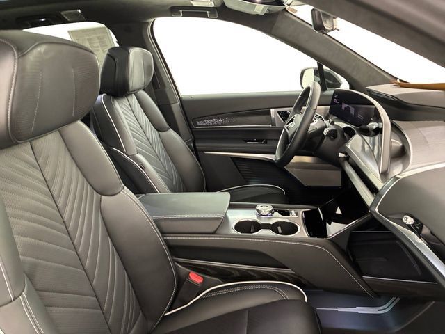 Certified 2026 Cadillac Vistiq Platinum w/ LPO, Floor Liner Package AWD/4WD image 14