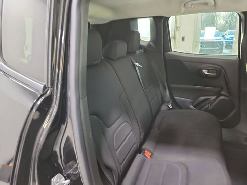 Used 2019 Jeep Renegade Latitude image 22
