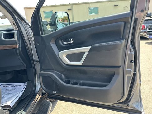 Used 2019 Nissan Titan SL w/ Off-Road Package AWD/4WD image 37