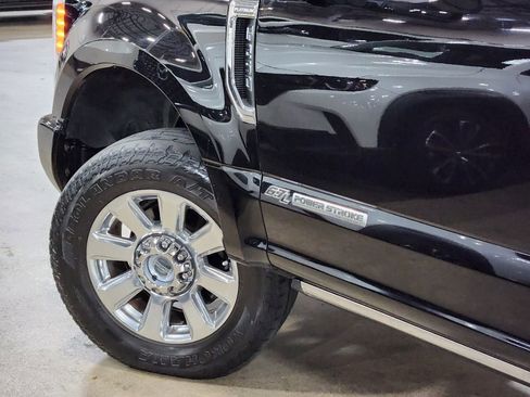 Used 2019 Ford F250 Platinum w/ Platinum Ultimate Package image 24