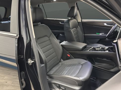 Used 2024 Volkswagen Atlas SEL AWD/4WD image 24