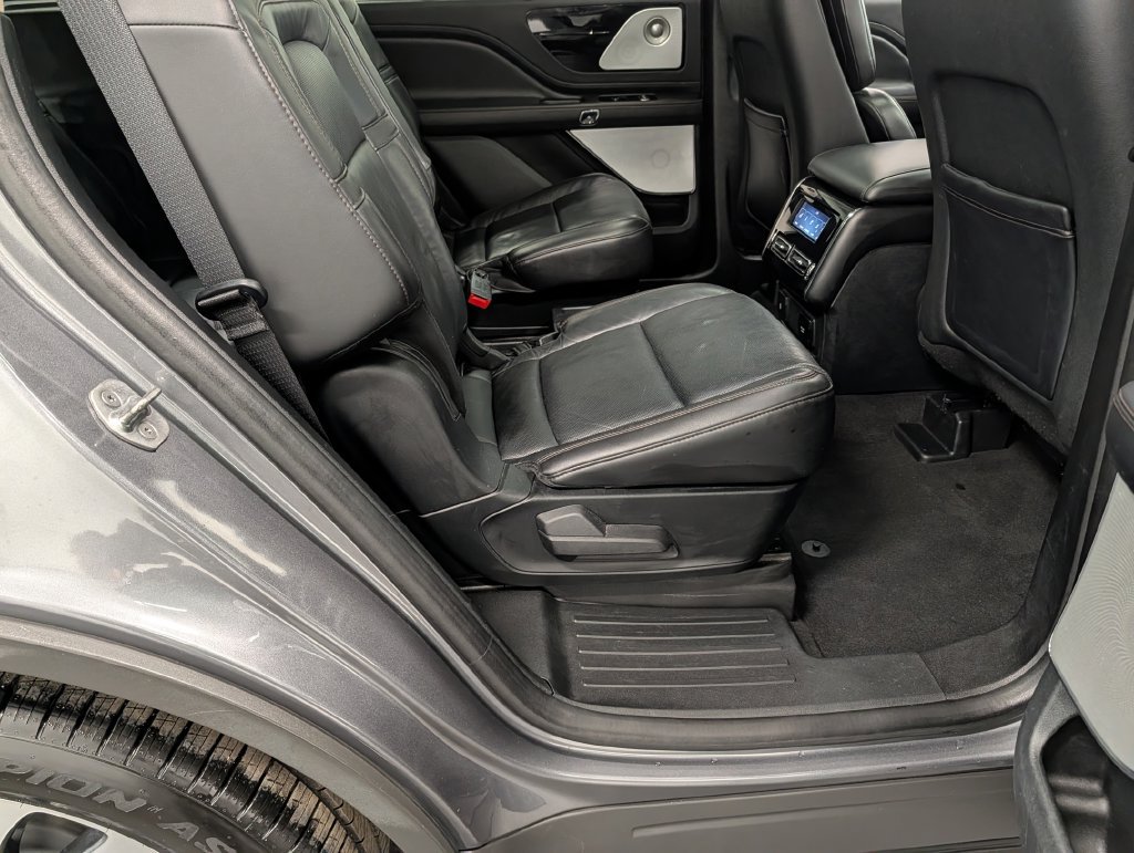 Used 2023 Lincoln Aviator Reserve w/ Equipment Group 201A AWD/4WD image 33