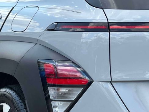 Used 2024 Hyundai Kona SEL w/ Convenience Package FWD image 8