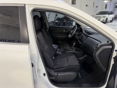 Used 2019 Nissan Rogue SV image 13