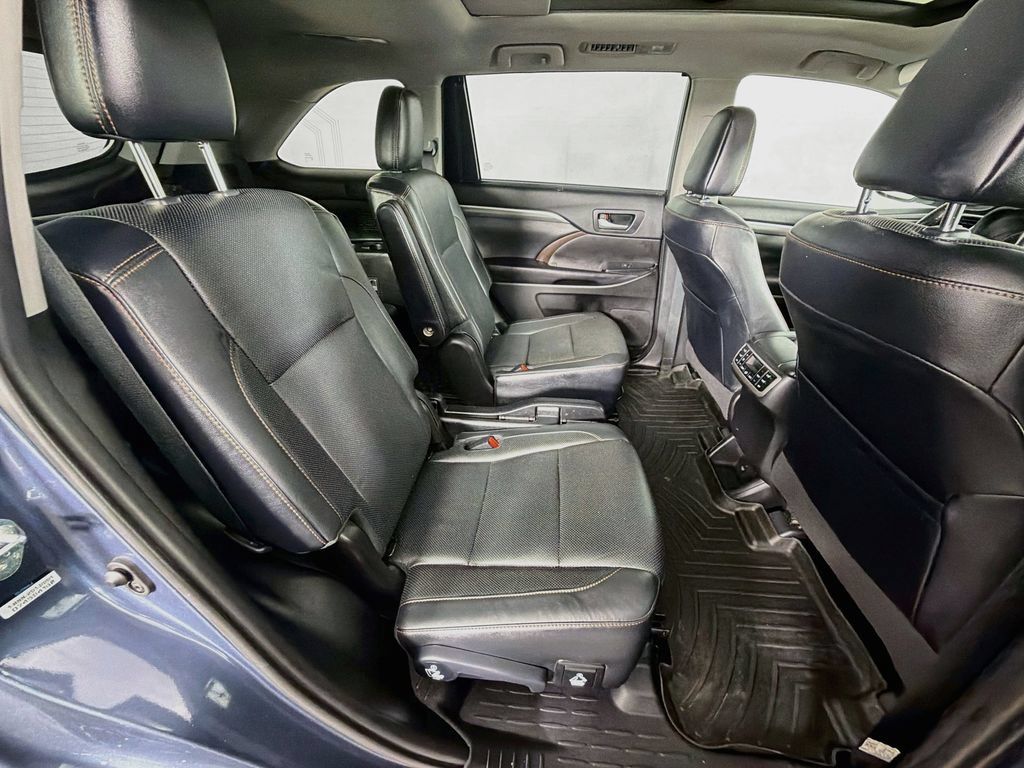 Used 2019 Toyota Highlander Limited AWD/4WD image 28