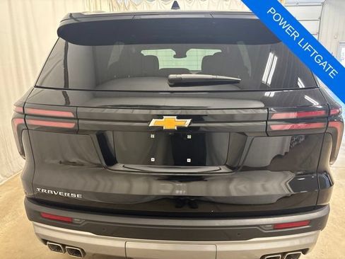Used 2026 Chevrolet Traverse LT FWD image 5