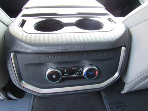 Used 2025 Ford Expedition Active AWD/4WD image 36
