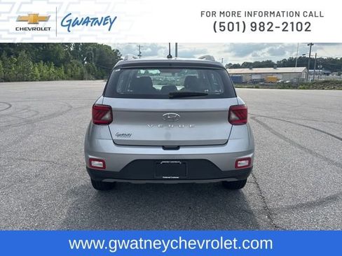 Used 2024 Hyundai Venue SEL FWD image 6