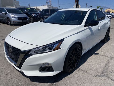 Used 2020 Nissan Altima 2.5 SR FWD image 2