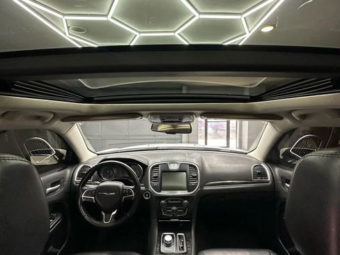 Used 2016 Chrysler 300 Limited image 27