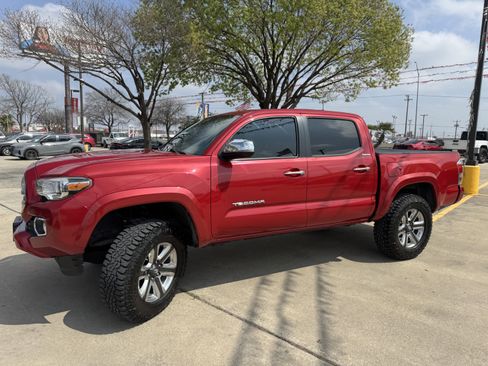 Used 2019 Toyota Tacoma Limited image 13