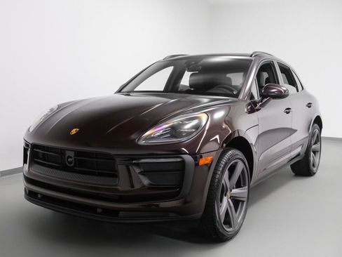 Certified 2025 Porsche Macan image 6