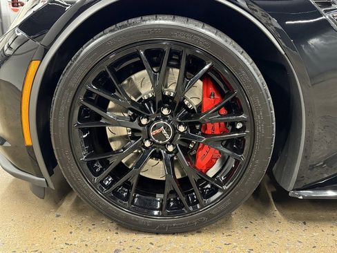 Used 2015 Chevrolet Corvette Z06 w/ 3LZ Preferred Equipment Group image 6