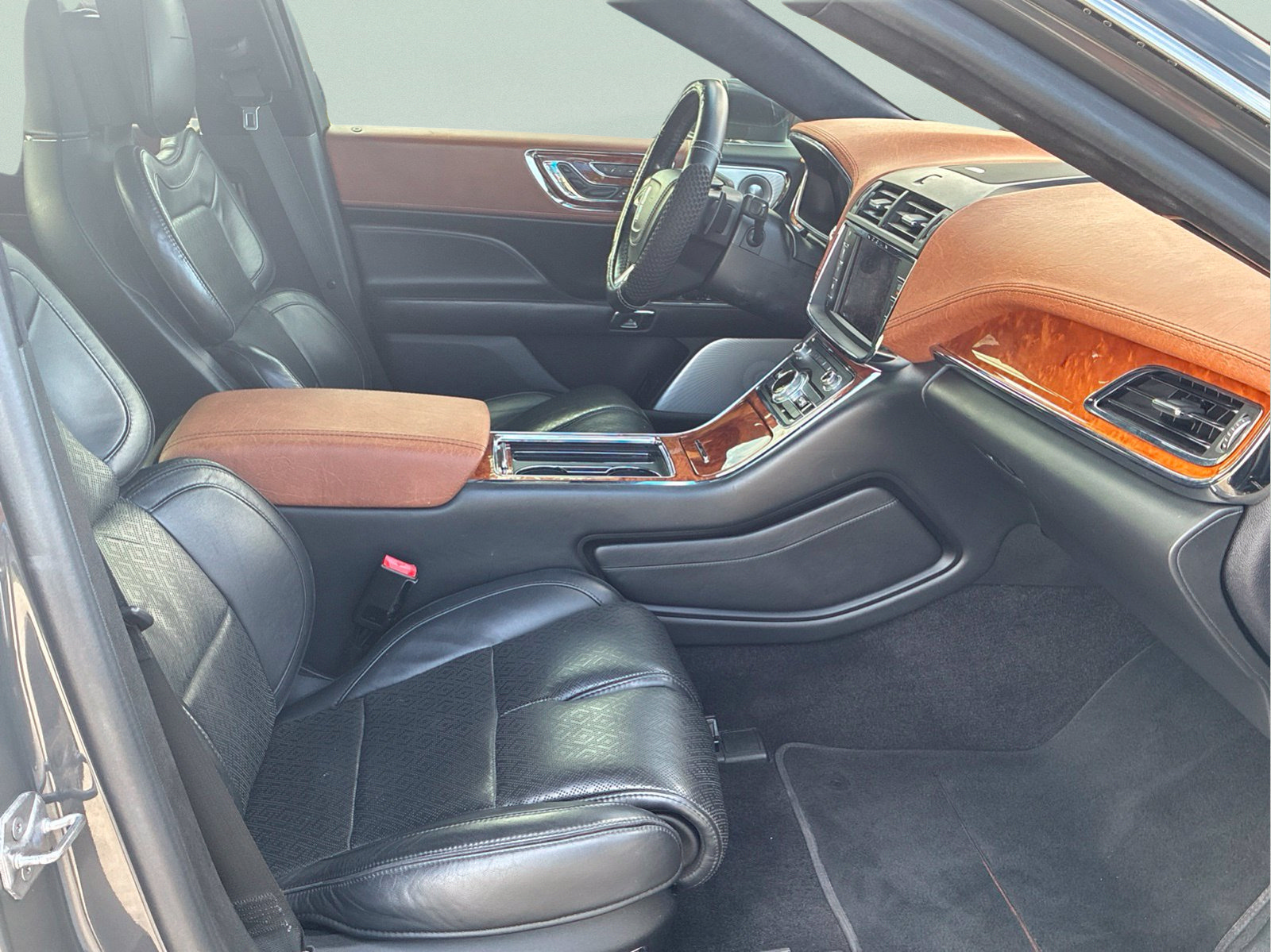 Used 2020 Lincoln Continental Black Label w/ Rear Seat Amenities Package FWD image 12