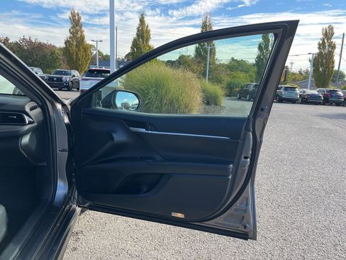 Used 2019 Toyota Camry SE image 16