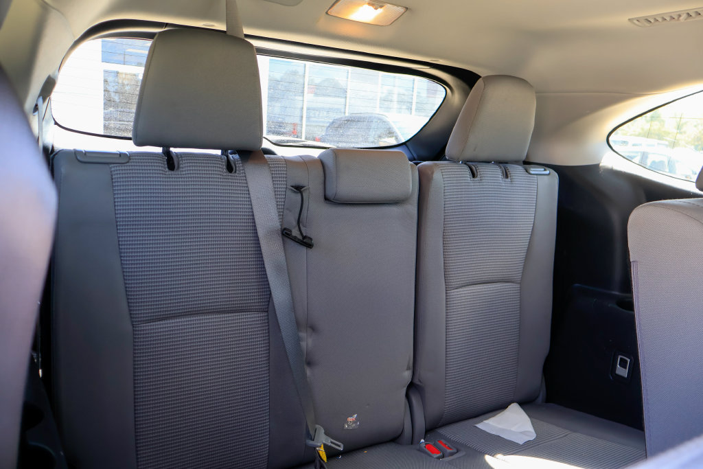 Used 2022 Toyota Highlander LE FWD image 12