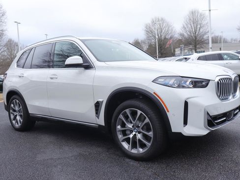 New 2026 BMW X5 xDrive40i w/ Premium Package image 3