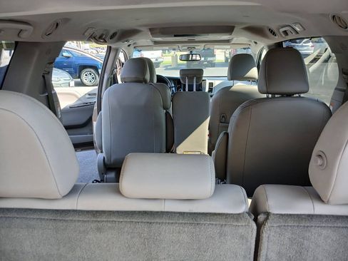Used 2015 Toyota Sienna XLE Premium FWD image 11