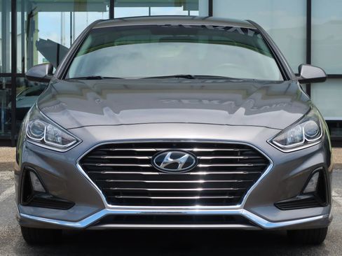 Used 2019 Hyundai Sonata SE FWD image 2