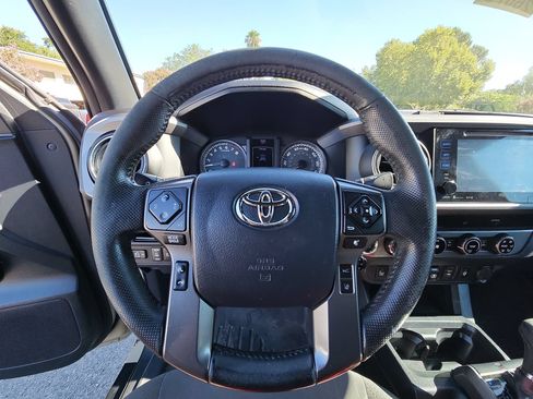 Used 2018 Toyota Tacoma TRD Sport w/ Technology Package AWD/4WD image 11