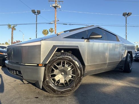 Used 2024 Tesla Cybertruck AWD Crew Cab image 2