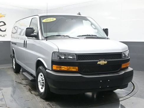 Used 2024 Chevrolet Express 3500 image 47