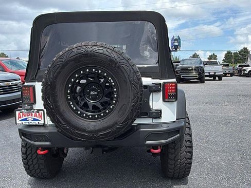 Used 2015 Jeep Wrangler Unlimited Rubicon AWD/4WD image 6