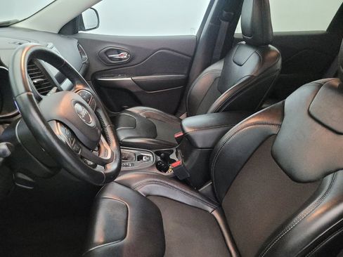 Used 2019 Jeep Cherokee Latitude Plus w/ Cold Weather Group image 17