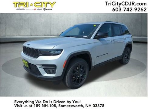 New 2025 Jeep Grand Cherokee Altitude image 2