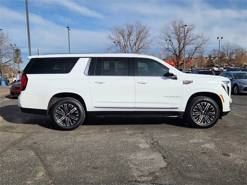 Used 2025 GMC Yukon XL Elevation image 2