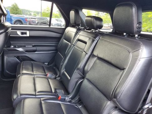 Used 2020 Ford Explorer XLT w/ Equipment Group 202A AWD/4WD image 32