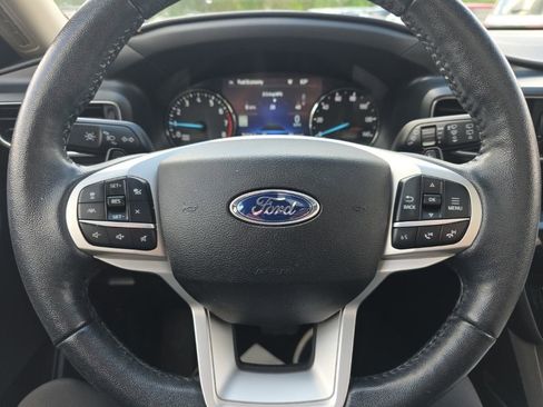 Used 2021 Ford Explorer Limited w/ Equipment Group 301A AWD/4WD image 12