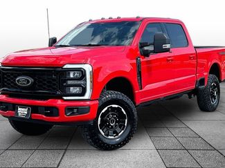 Used 2025 Ford F250 XLT w/ Black Appearance Package AWD/4WD video 1