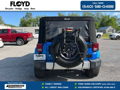 Used 2015 Jeep Wrangler Unlimited Sahara w/ Connectivity Group AWD/4WD image 4