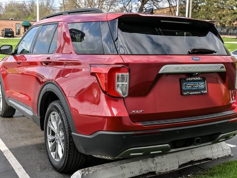 Used 2023 Ford Explorer XLT w/ Equipment Group 202A AWD/4WD image 8
