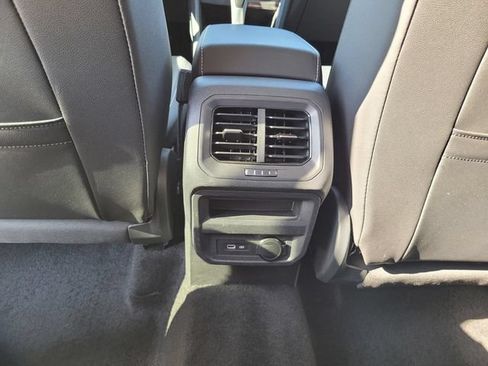 Used 2023 Volkswagen Tiguan SE FWD image 17