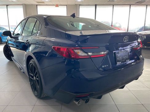 Used 2025 Toyota Camry SE image 5