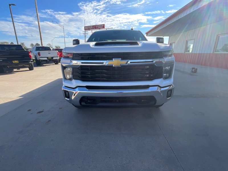 Used 2025 Chevrolet Silverado 2500 LT w/ Convenience Package AWD/4WD image 3