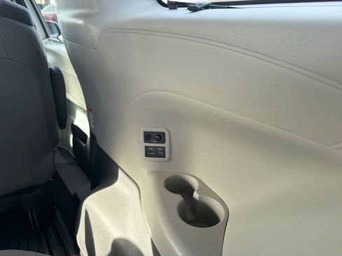 Used 2021 Toyota Sienna Limited image 27