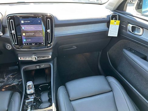 New 2025 Volvo XC40 B5 Ultra w/ Climate Package image 18