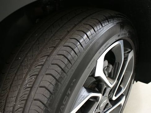 Used 2025 Chevrolet Trax RS w/ Driver Confidence Package FWD image 32