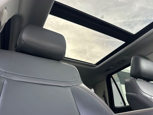 Certified 2025 Ford Expedition Active image 18