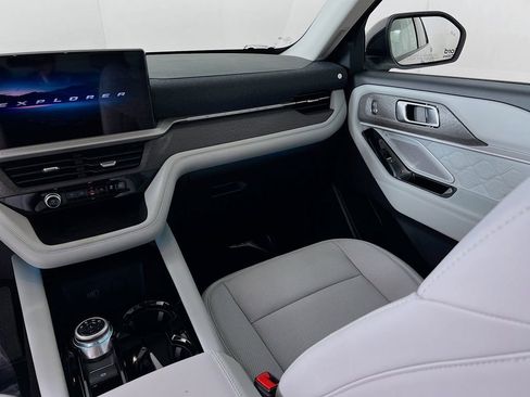 New 2026 Ford Explorer Platinum image 29