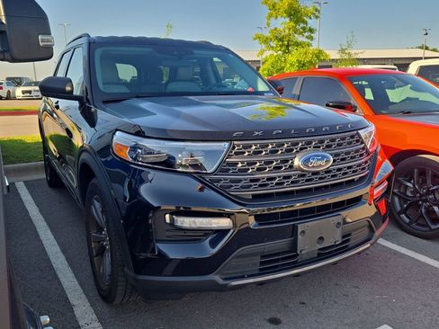 Used 2021 Ford Explorer XLT w/ Equipment Group 202A AWD/4WD image 4