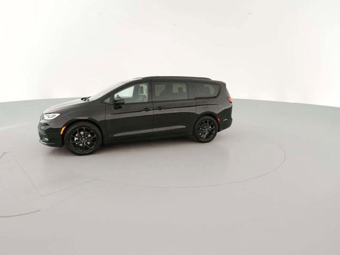 New 2026 Chrysler Pacifica Limited w/ S Appearance Package image 5