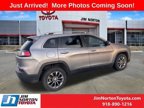 Used 2019 Jeep Cherokee Latitude Plus image 4
