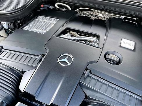 Certified 2025 Mercedes-Benz GLS 580 4MATIC image 32