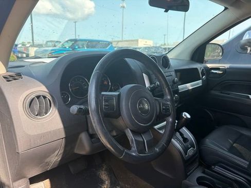 Used 2014 Jeep Compass Latitude FWD image 8