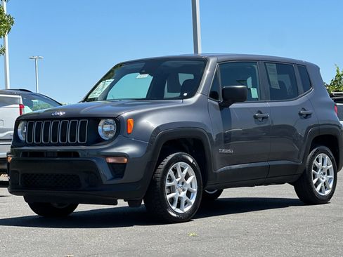 Used 2023 Jeep Renegade Latitude AWD/4WD image 8