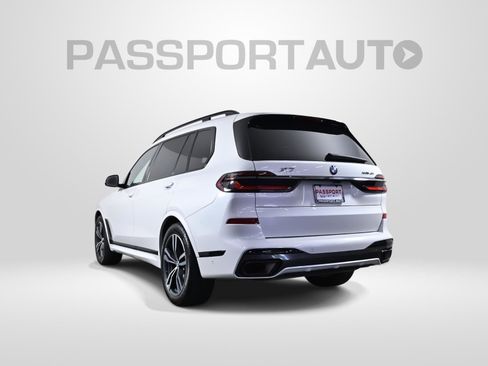 Used 2024 BMW X7 xDrive40i w/ M Sport Package AWD/4WD image 4